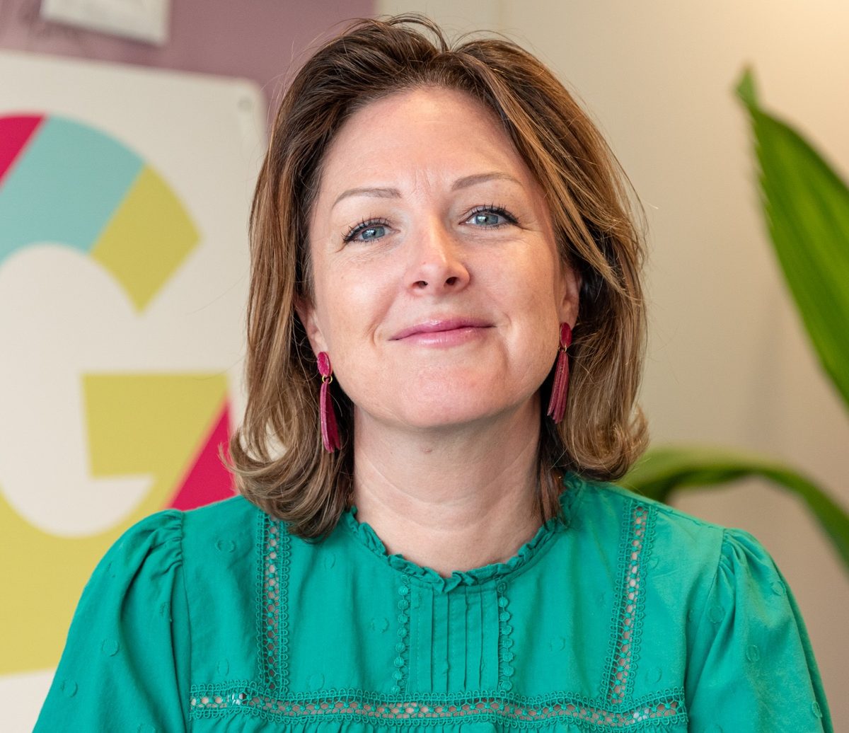 Portrait de Marion Edern, directrice associée et membre du comité de direction de Syndex